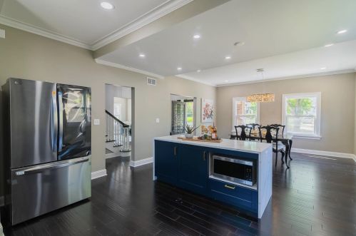 2726 Beverly Rd, Milwaukee WI  53211-2438 exterior