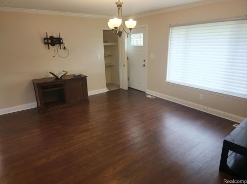 6498 Nightingale St, Dearborn Heights MI  48127-2131 exterior