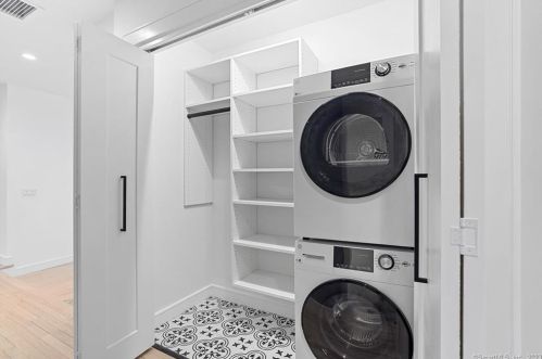 37 Walnut Hill Rd, Ridgefield CT  06877-2906 exterior