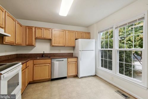 5840 Berkshire Ct, Alexandria VA 22303-1630 exterior