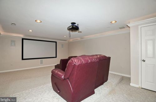 6149 Cobbs Rd, Alexandria VA 22310-1647 exterior