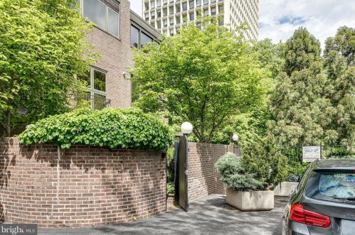 226 Locust St, Philadelphia, PA 19106-3901