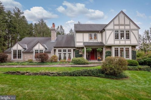 144 Devonshire Dr, Stroudsburg, PA 18360-7057