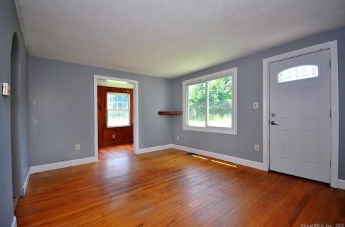 184 St, Windsor CT 06095-2412 exterior