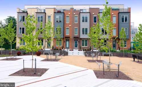 1904 Chapman Ave, Rockville MD 20852-1687 exterior