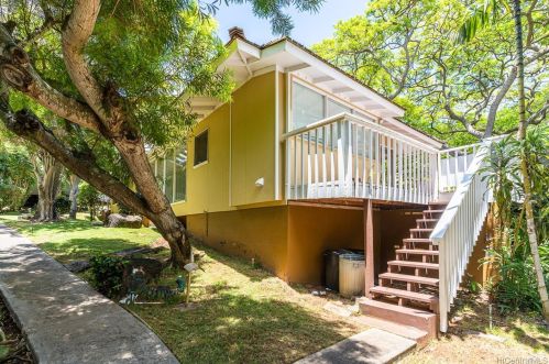 1444 Kalaniiki St, Honolulu, HI 96821-1216