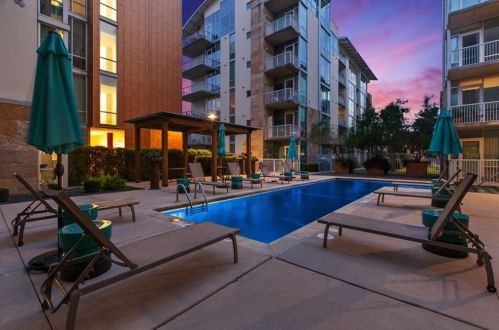 1600 Barton Springs Rd, Austin TX  78704-1081 exterior