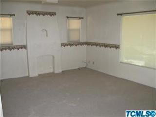 1042 Tulare Ave, Tulare, CA 93274-4438