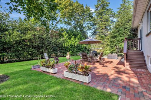 25 Memorial Pkwy, Atlantic Highlands NJ 07716-1655 exterior