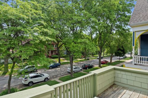 2729 Prospect Ave, Milwaukee WI 53211-3769 exterior