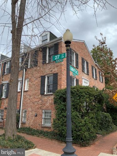 2627 Dumbarton St, Washington, DC 20007-3320