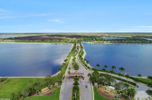 10066 Biscayne Bay Ln, Naples FL 34120-3732 exterior