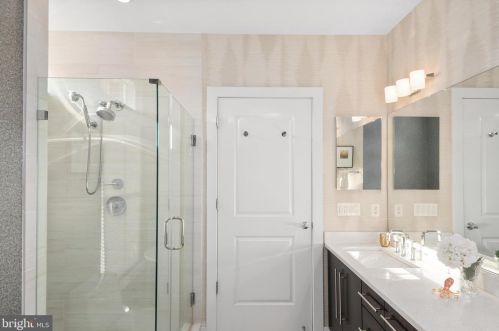 1127 Royal St, Alexandria VA  22314-1406 exterior