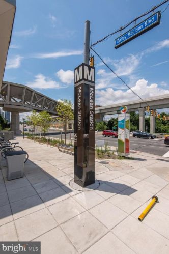 1454 Mclean Mews Ct, Mc Lean VA  22101-3824 exterior