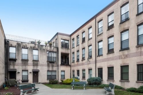 6-16 Blackwell St, Dover NJ 07801-4643 exterior