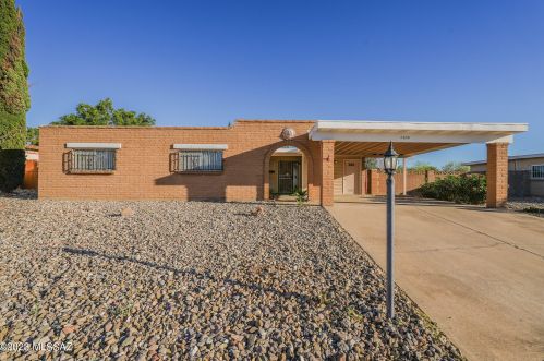 7632 Lurlene Dr, Tucson, AZ 85730-1820