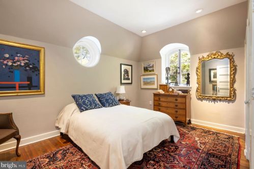 42 Bells Ml Rd, Philadelphia PA 19128-1007 exterior