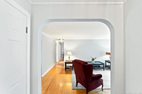 408 Hawthorne Ave, Derby CT 06418-1101 exterior