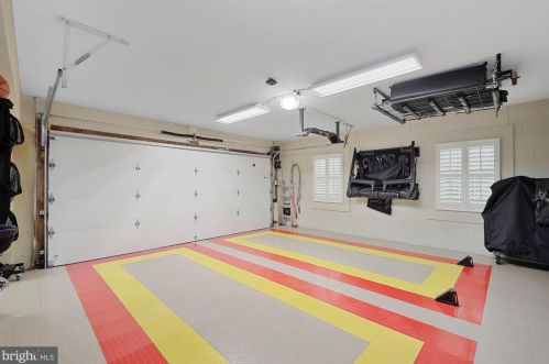 1008 Kimberwicke Rd, Mc Lean VA 22102-1328 exterior