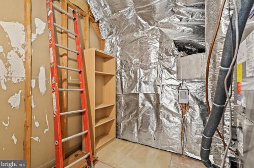 3805 Eisenhower Ave, Alexandria VA 22304-6427 exterior