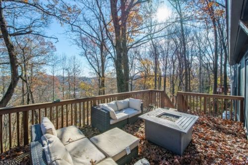 24 Freeman Ave, Parsippany NJ 07834-2419 exterior