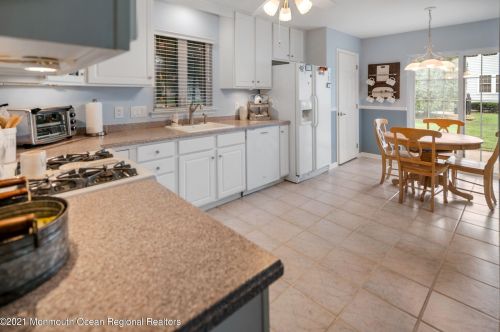 2 Abercorn Ct, Jackson Twp NJ  08527-3965 exterior