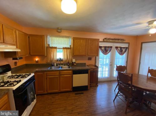 76 Gardenia Dr, Hanover PA 17331-3454 exterior