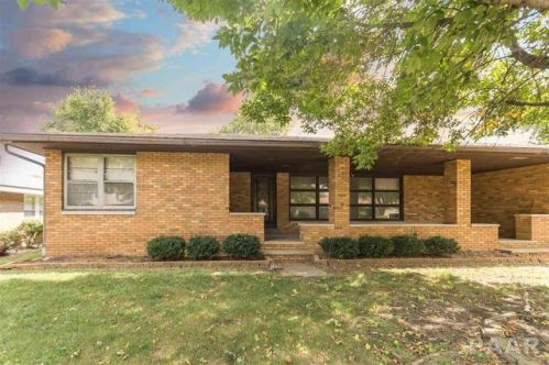 1108 Howard Ct, Pekin, IL 61554-4638