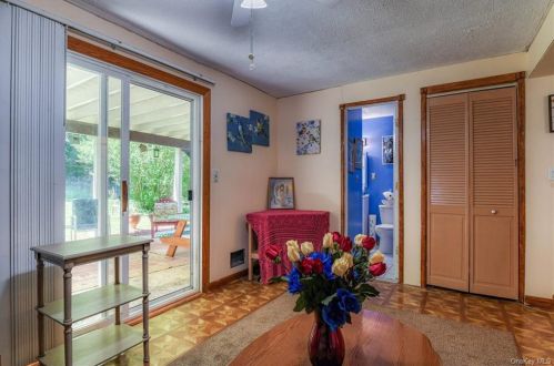 335 Lk Shr Dr, Monroe NY 10950-1814 exterior