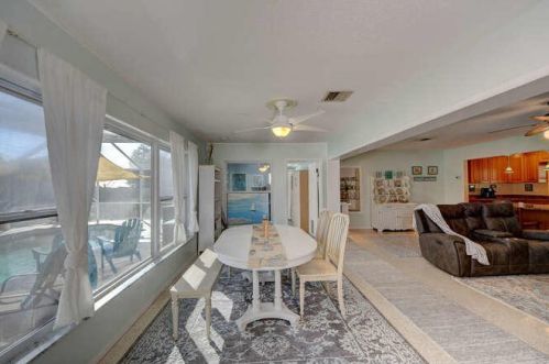 304 Bay St, Fort Pierce FL 34952-1317 exterior