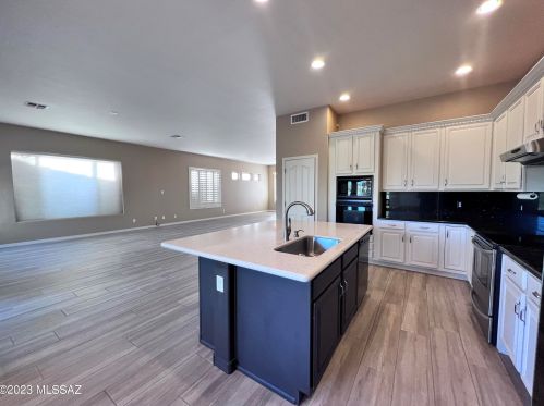 5176 Fairway Heights Dr, Tucson AZ  85749-7131 exterior