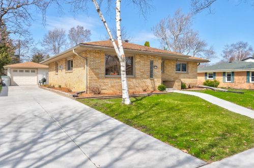 4963 19th St, Milwaukee, WI 53209-5760