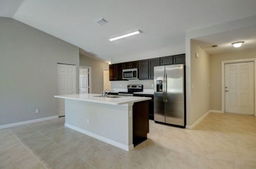 1537 Escobar Ln, Fort Pierce FL  34953-4118 exterior