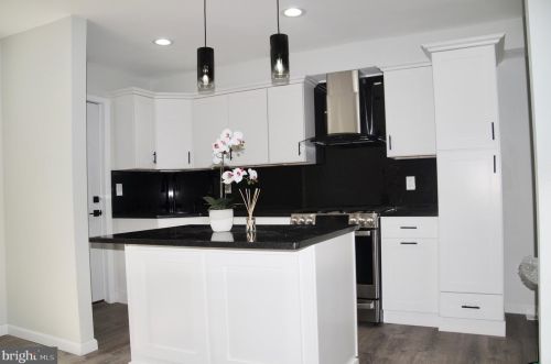 1164 Collings Rd, Camden NJ  08104-3006 exterior