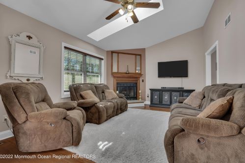 984 Woodlane Rd, Jackson Twp NJ 08527-1556 exterior