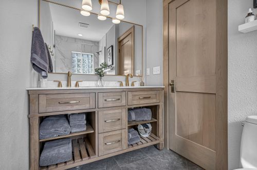 1411 Potter Ave, Milwaukee WI 53207-2115 exterior