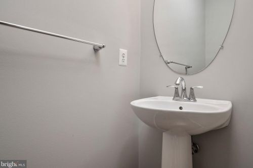 7403 Macon Dr, Glen Burnie MD 21060-8387 exterior