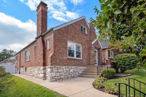 6616 Winnebago St, Saint Louis, MO 63109-1245