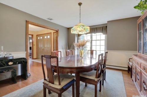 30 Buckingham Ln, Bohemia NY 11716-3979 exterior