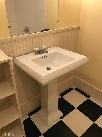 1528 Cambridge Ave, Atlanta GA 30337-2110 exterior