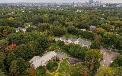 235 Warren St, Brookline MA 02445-5942 exterior