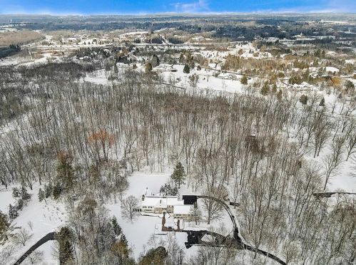 8415 Pelican Ln, Milwaukee WI 53217-2060 exterior