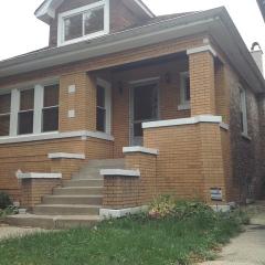 5543 Roscoe St, Chicago, IL 60641-4144