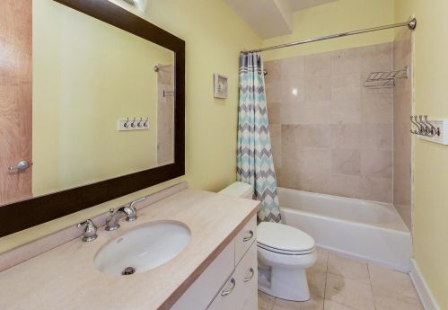 2637 Wayne Ave, Chicago IL 60614-1231 exterior