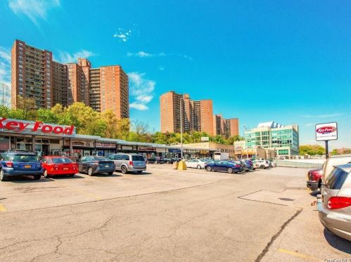 5614 Netherland Ave, Bronx NY 10471-1707 exterior