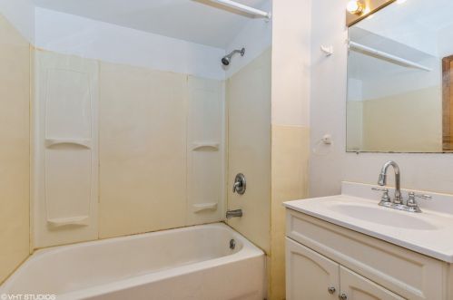 3213 Parnell Ave, Chicago IL 60628-5922 exterior