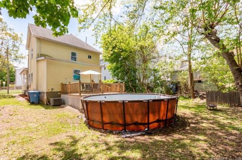 376 Chestnut St, New Britain CT 06051-2309 exterior