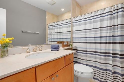 648 Oak St, Chicago IL  60610-7298 exterior