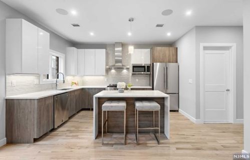 55 Knox Ave, Cliffside Park NJ 07010-3102 exterior