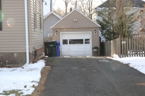 22 Wexford St, Springfield, MA 01118-2040